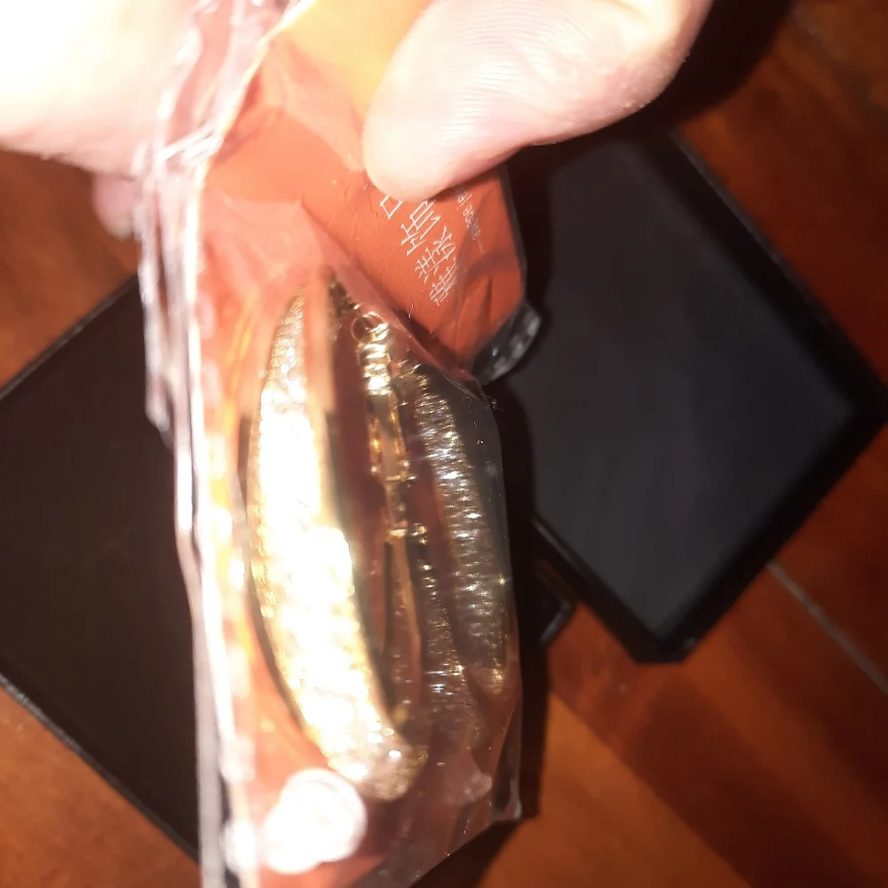 Pretty hoop earrings - Picture 3 of 3